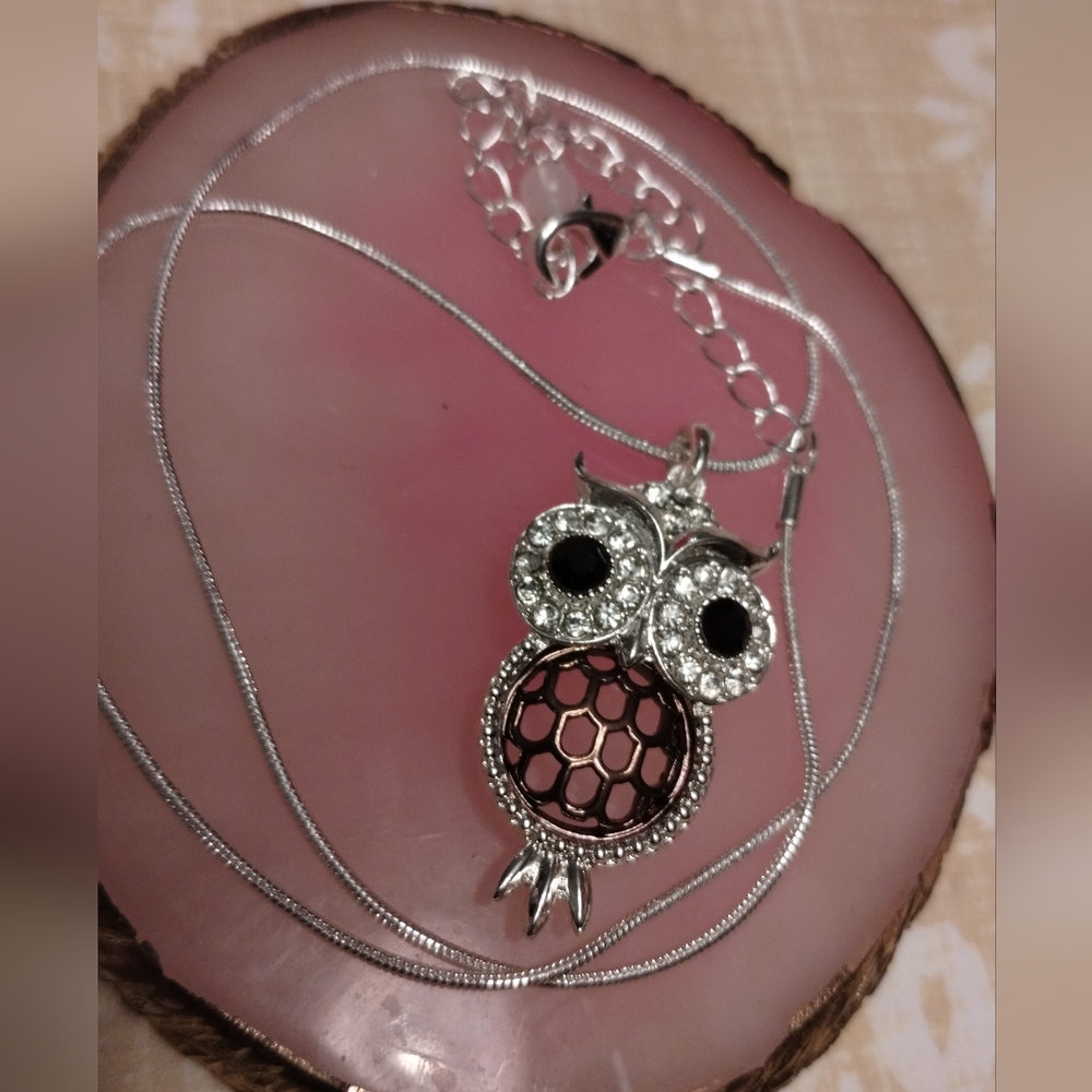 Owl pendant necklace - Picture 1 of 4